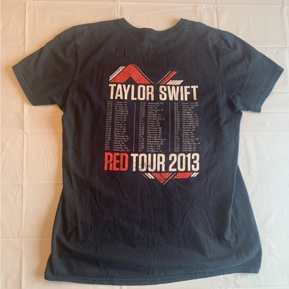 🎤🎸Original Taylor Swift 2013 Red Tour Shirt - Size  Medium🎤🎶🎵🎸 ⭐️HOST PICK⭐️ - Picture 7 of 8